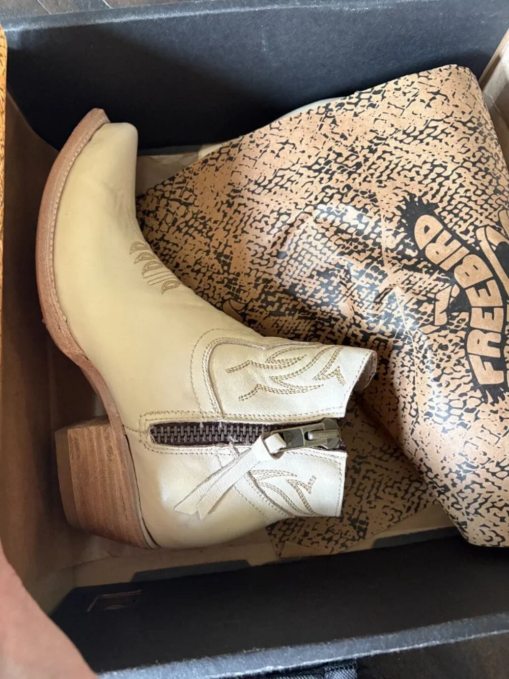 NEW Freebird Wolfie, Beige 8 - Picture 5 of 14